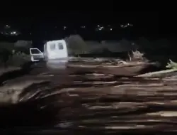 سيول جارفة بتطوان تبتلع سيارتين .. انتشال جثتي طفلين و4 مفقودين بمنطقة بغاغزة (صور)